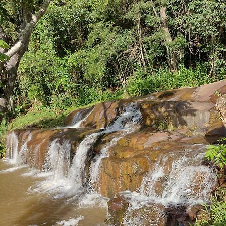 Chales Cachoeira Do Cafundo Bueno Brandão Eksteriør bilde